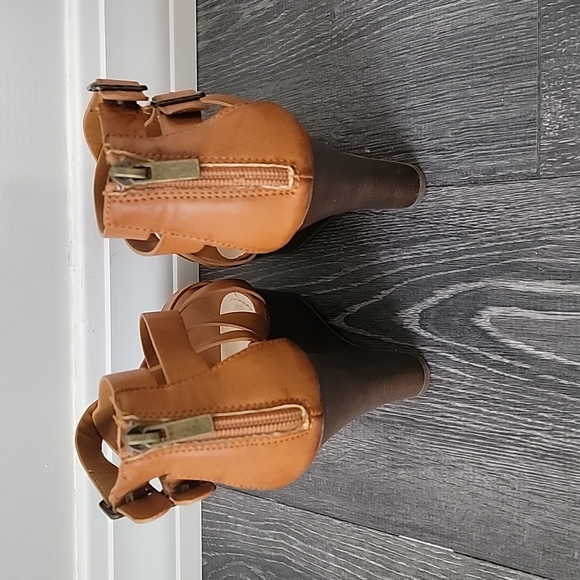 Heels - Picture 5 of 8